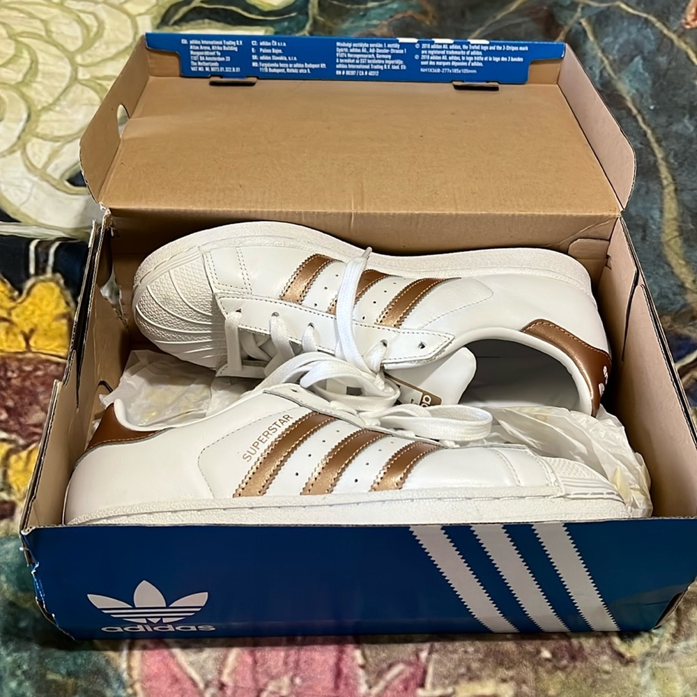 Adidas size 7 Superstar worn once
